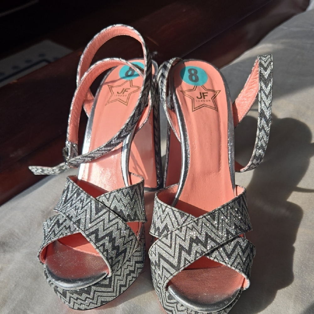 JF London Women’s Zigzag Silver and Black Strapy Platform Heels Size US 8